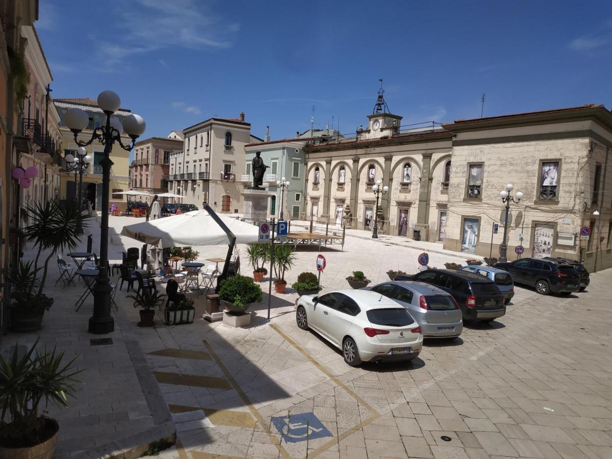 Bed And Breakfast In Piazza Orazio Venosa Exterior foto